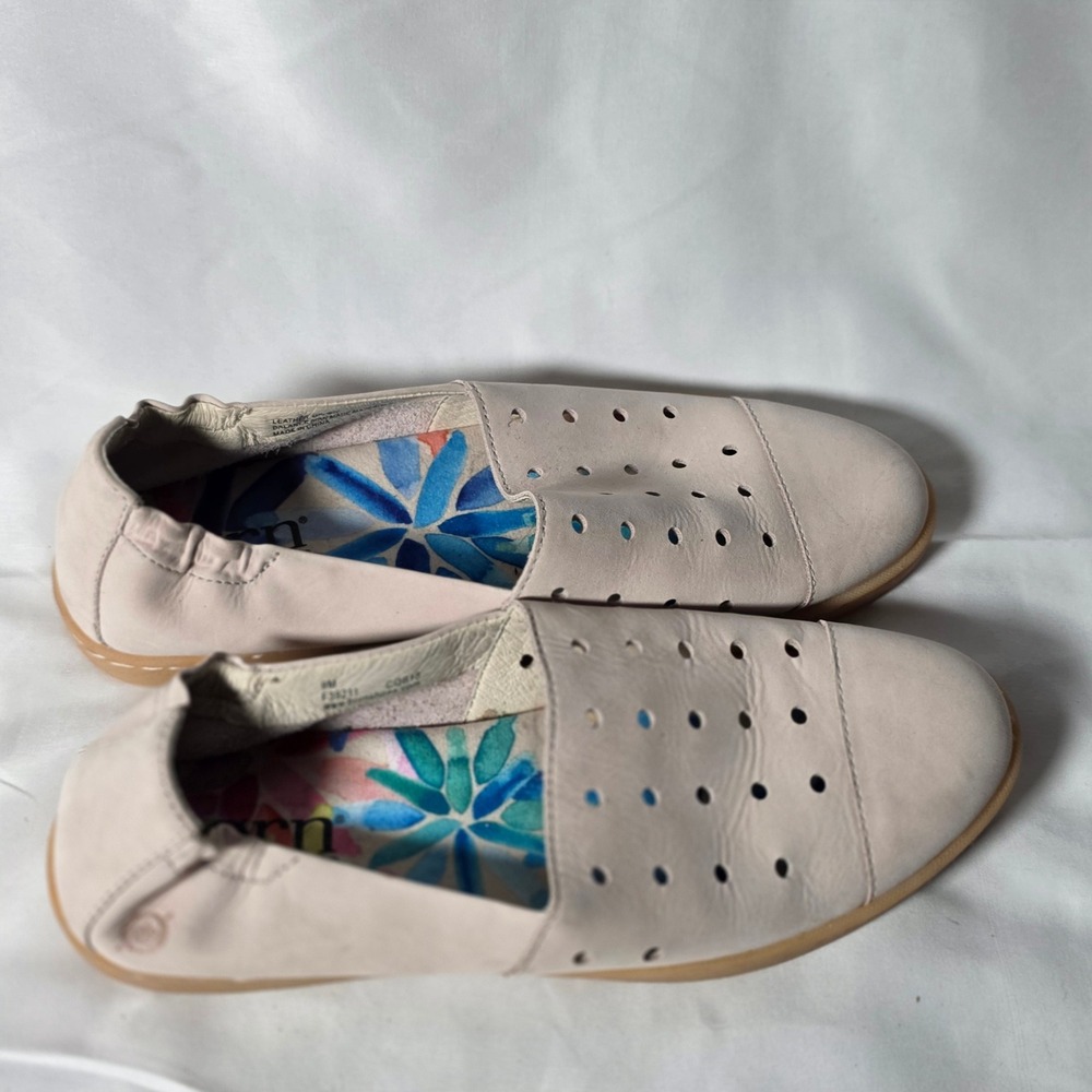 Born Shoes Kristin Size 9M Perforated Leather Slip On Flats Light Gray Comfort
